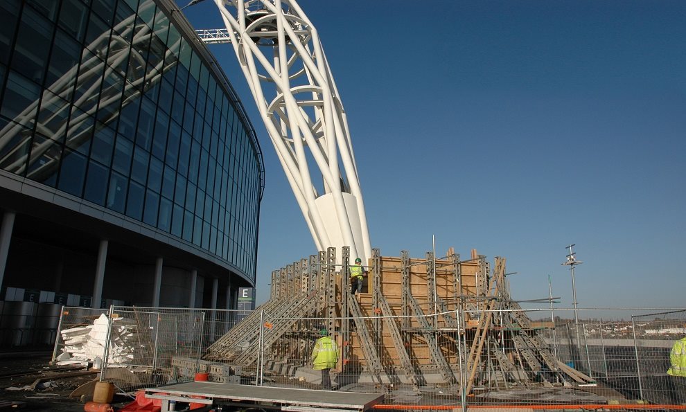 Formwork and Falswork work to create a concrete slab for the Wembley Arch