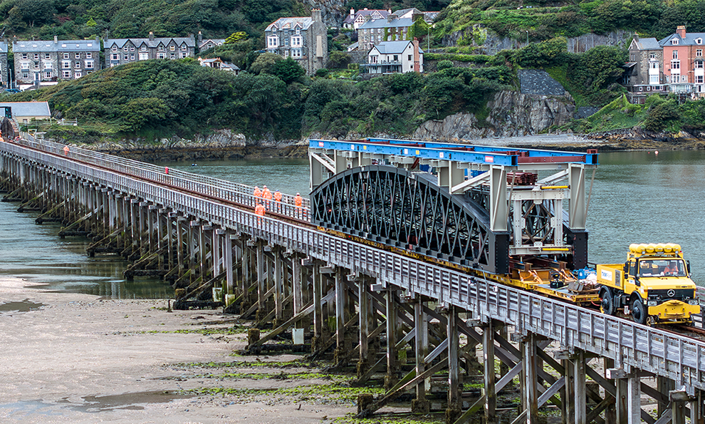 Mabey Hire propping and jacking on the second phase of Barmouth Viaduct